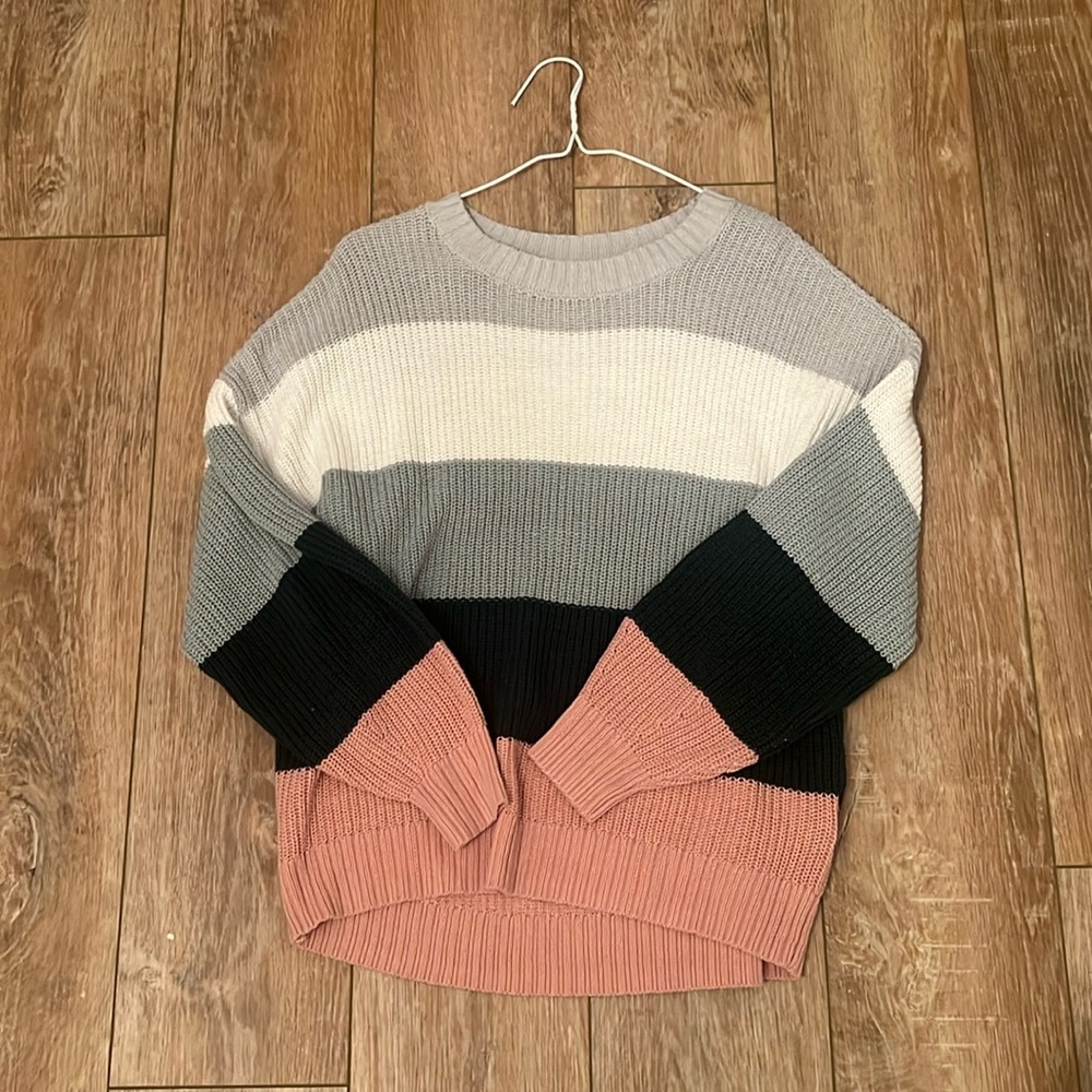 SMALL MULTI COLORED HOLISTER SWEATER